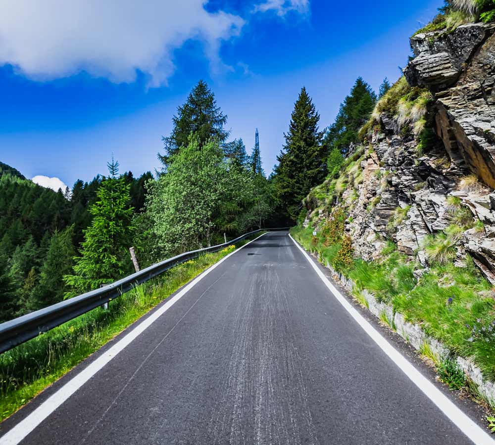Straße runter vom Mortirolopass, Italien