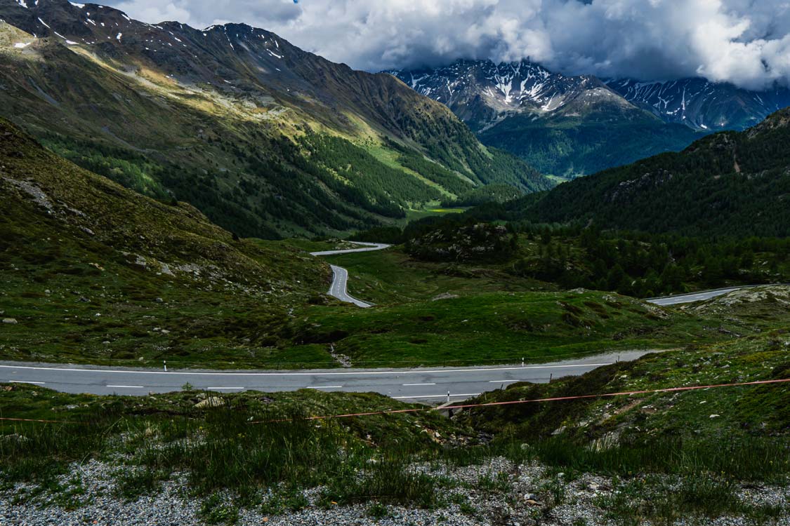 Passstraße hinauf zum Berninapass, Schweiz