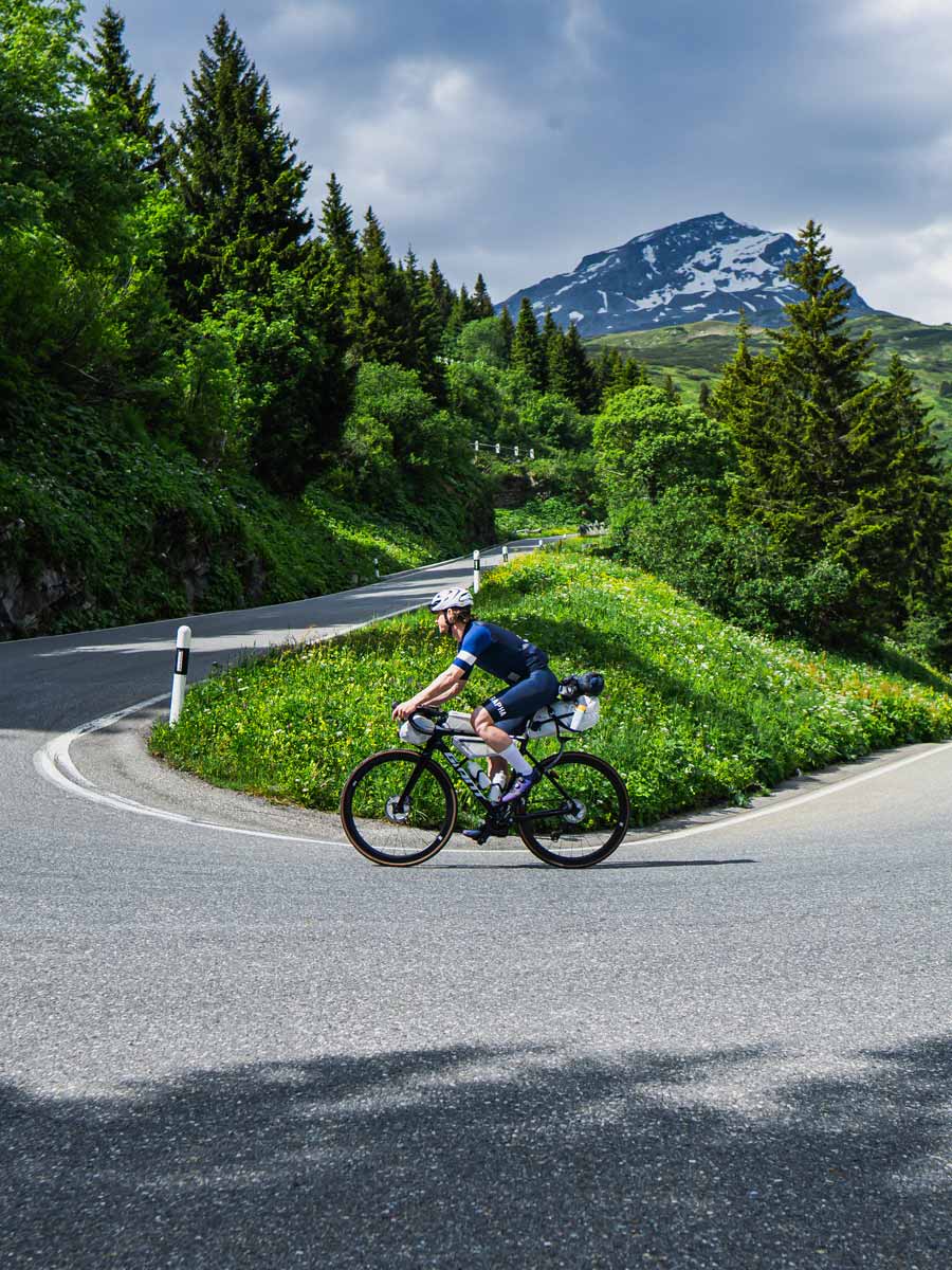 Sebastian Taprogge im Anstieg San Bernardino, Kehre