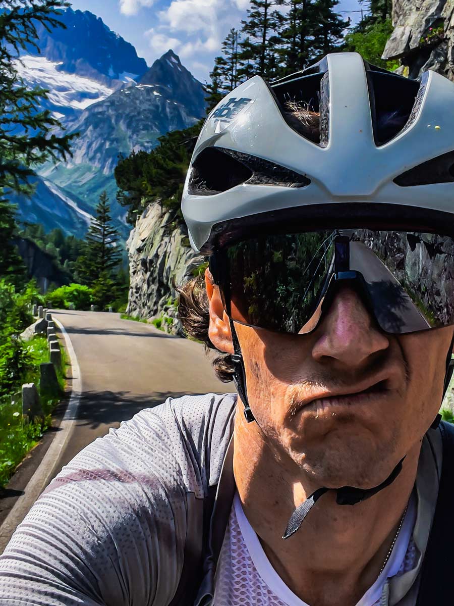 Sebastian Taprogge leidend im Anstieg vom Grimselpass, Schweiz